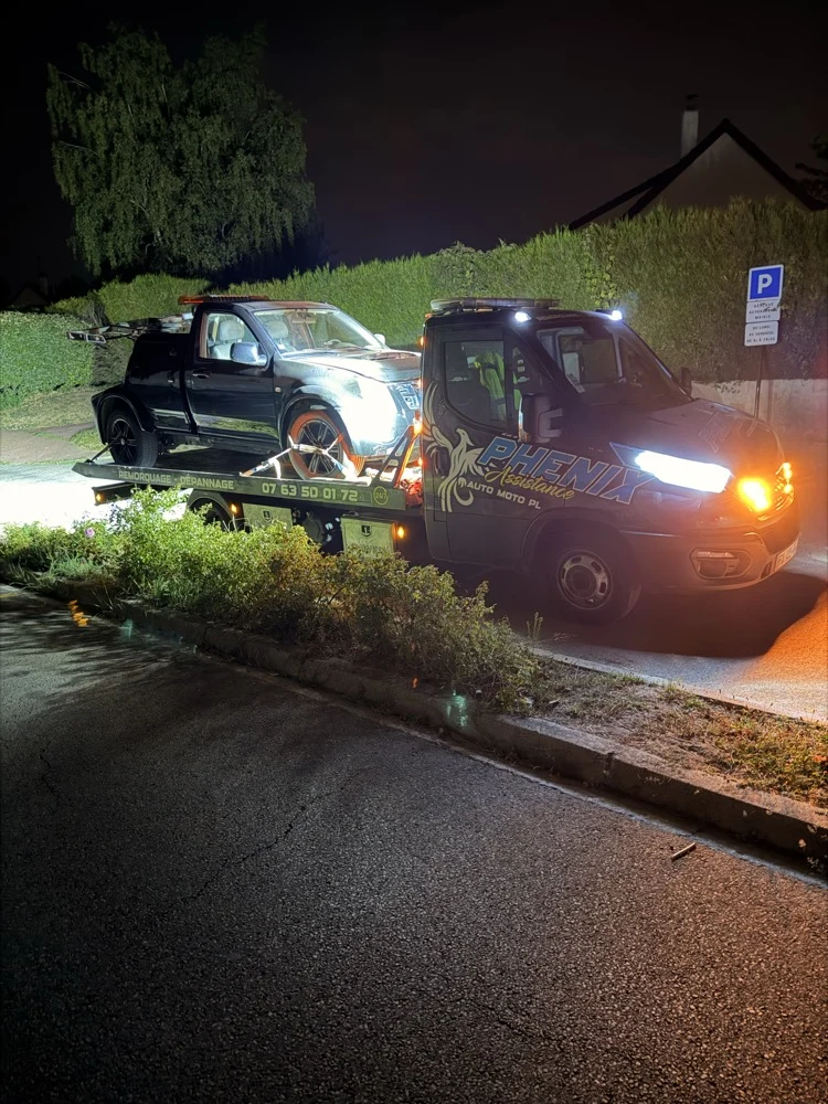 Dépanneuse PHENIX en intervention de nuit